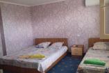 Крым  Штормовое, гостевой дом     Номер двухкомнатный с мини кухней 2 й этаж 1номер